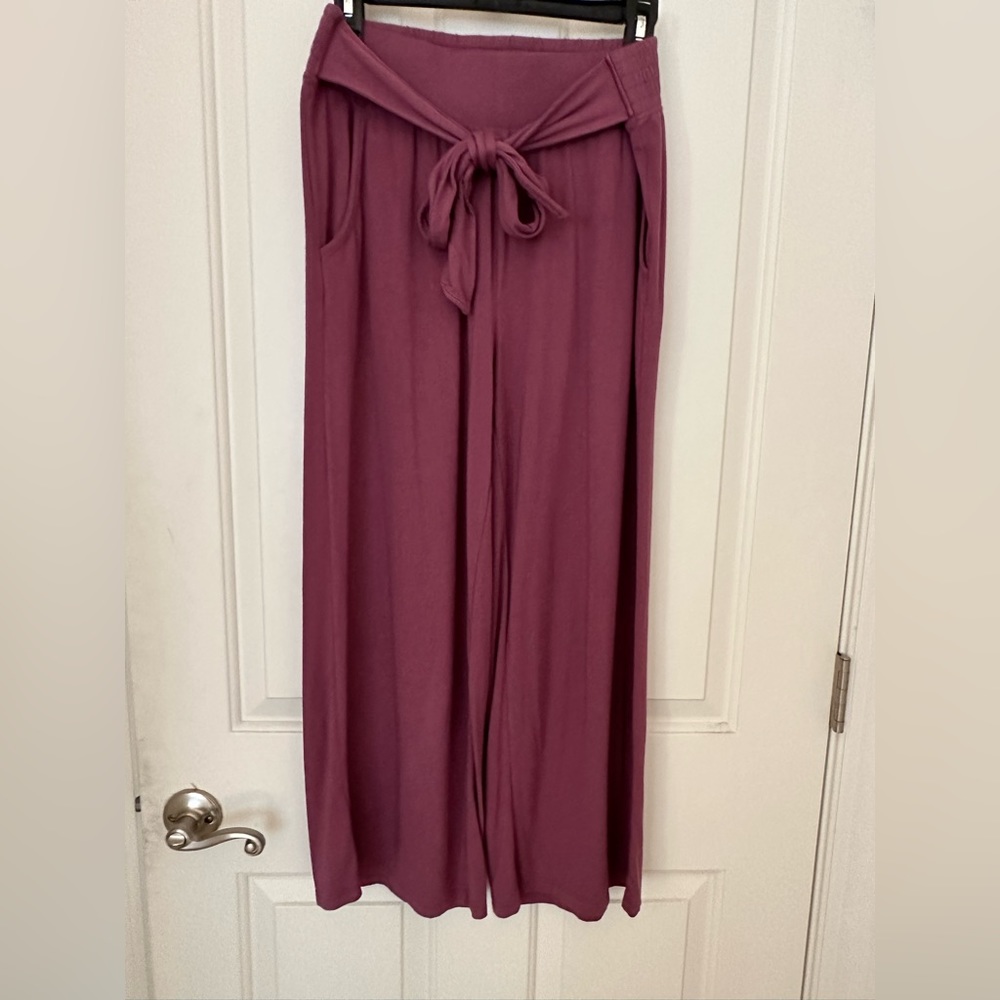 Gaiam Wide Leg pant with tie waist medium